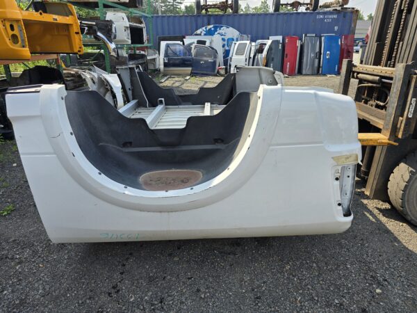 5.5FT - Dodge Ram 1500 - Short Truck Bed White
