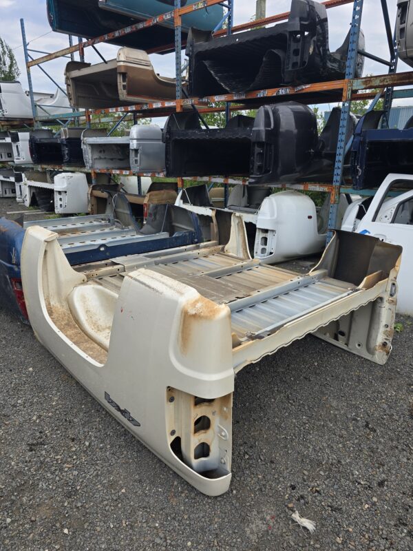6FT - Chevy - 1500 - 2500 - 3500 - HD Short Truck Bed - White